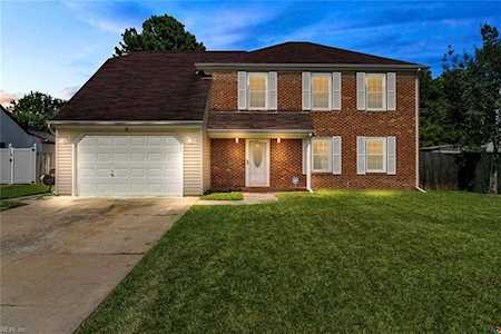 1724 Pathfinder Dr Virginia Beach, VA 23454