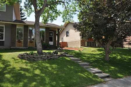 121 Berwick Way NW Calgary, AB T3K 1B8