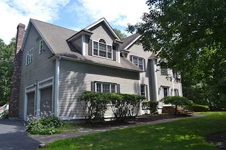 31 Frontier Dr Walpole, MA 02081