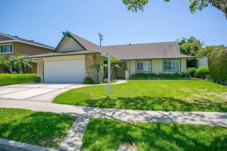6392 Silverwood Drive Huntington Beach, CA 92647