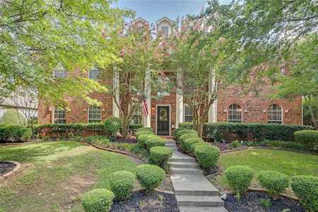 2325 Honeylocust Drive Irving, TX 75063