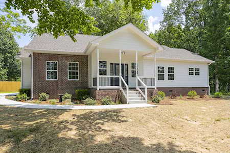 1000 Ann Dr Ashland City, TN 37015