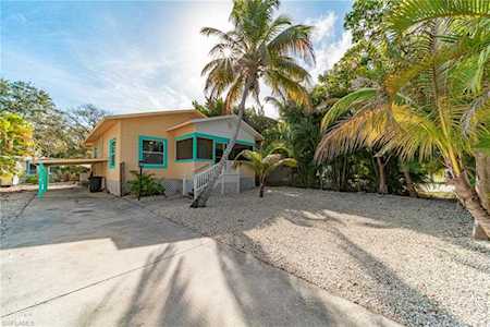 112 Lovers Ln Fort Myers Beach, FL 33931
