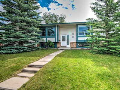 323 Woodside Circle SW Calgary, AB T2W 3K2