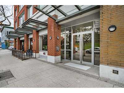 221 Union Street #709 Vancouver, BC V6A 0B4