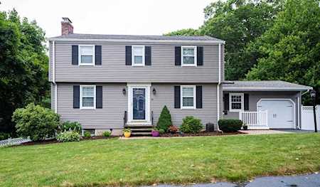 14 Archer Ln Lynnfield, MA 01940