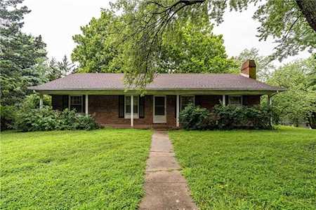 830 Ridgeway Dr Liberty, MO 64068