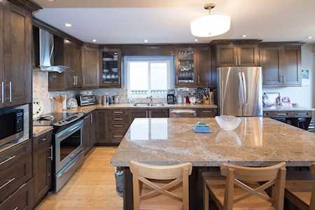 7368 1st Street Burnaby, BC V3N 3S8