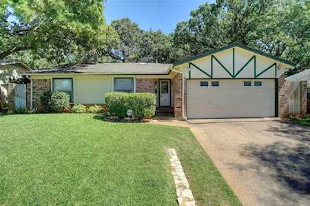 3408 Dorchester Drive Bedford, TX 76021