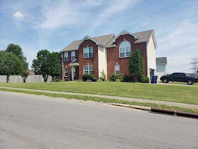 2832 Sharpie Dr Clarksville, TN 37040
