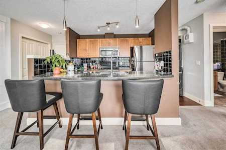 109 Village Heights SW #6 Calgary, AB T3H 2L2