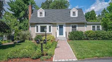 30 Curve St Bedford, MA 01730