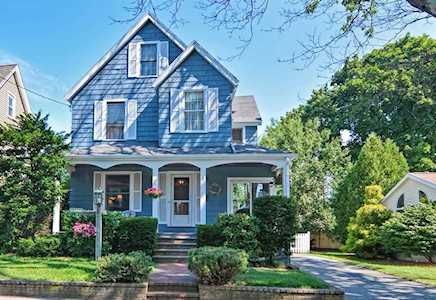 8 Grafton St Wakefield, MA 01880