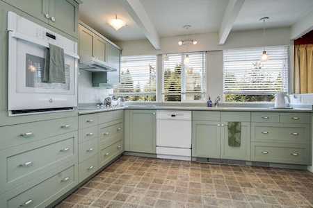 474 Montroyal Boulevard North Vancouver, BC V7N 3E1