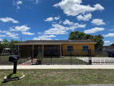 20421 NW 38 Ct Miami, FL 33055