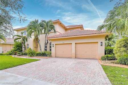 19403 SW 68th St Pembroke Pines, FL 33332