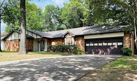 208 Brookside Drive Grapevine, TX 76051