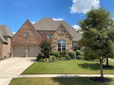 1300 Foxglove Circle Lantana, TX 76226