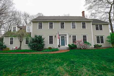 81 Highcrest Rd Manchester, NH 03104