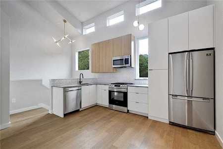 913 Duncan Ln #202 Austin, TX 78705