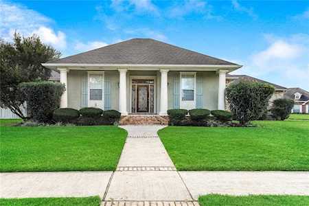 245 Oak Point Dr La Place, LA 70068
