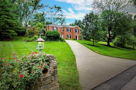 526 Country Ln Louisville, KY 40207