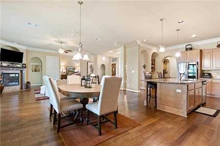 316 Naples LN Austin, TX 78737