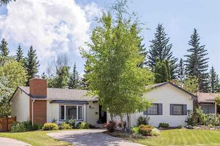9740 Oakhill Dr SW Calgary, AB T2V 3W5