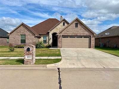 303 Oar Wood Drive Granbury, TX 76049