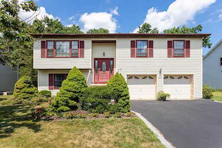 11 Cornell Ct Tinton Falls, NJ 07724