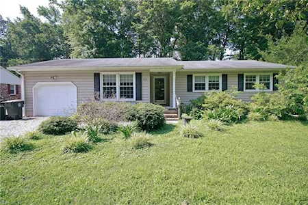 704 Seaford Rd Seaford, VA 23696