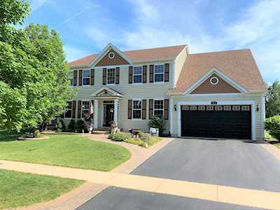 914 Jessamine Dr Oswego, IL 60543