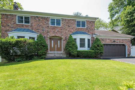 9 Roscoe Court Old Brookville, NY 11545