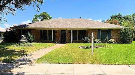 1361 Glenhill Lane Lewisville, TX 75077