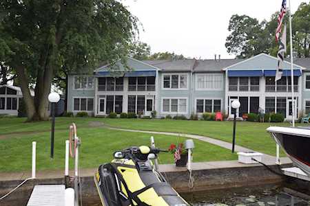 700 S Lakeside Drive #6 Syracuse, IN 46567