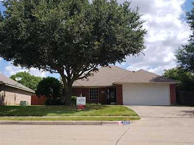 327 Garrett Street Burleson, TX 76028