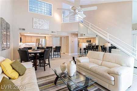 2724 Lodestone Dr Las Vegas, NV 89117