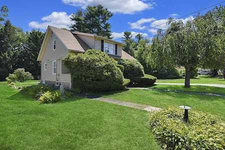 218 Beaconsfield Road Worcester, MA 01602