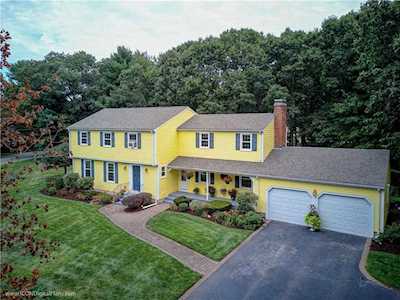 25 Heritage Rd Barrington, RI 02806