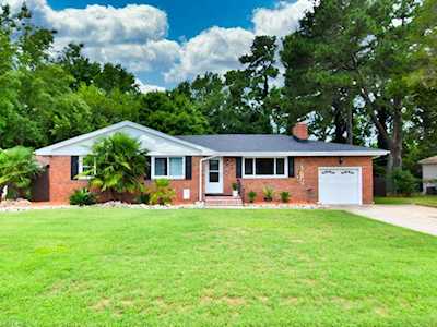 909 Old Homestead Ln Virginia Beach, VA 23464