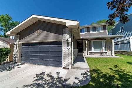 44 Hawkfield Place NW Calgary, AB T3G 1Z7
