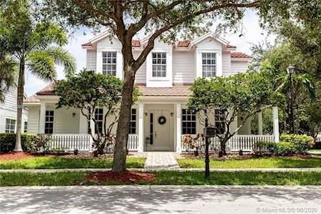 4720 W Lakeside Cir W Davie, FL 33314