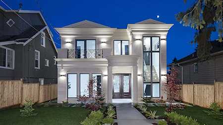 1060 Kings Avenue West Vancouver, BC V7T 2B9