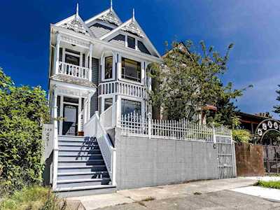 451 E Pender Street #2 Vancouver, BC V6A 1V2