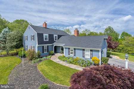 10106 Windy Knoll Ln Vienna, VA 22182