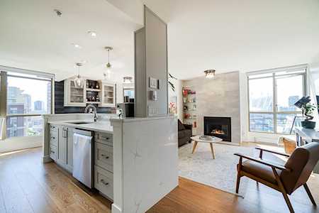 867 Hamilton Street #1701 Vancouver, BC V6B 6B7