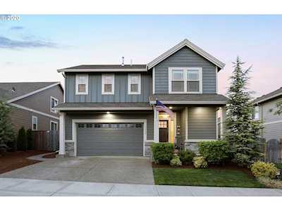 12488 Rogue River Way Oregon City, OR 97045