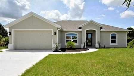 8275 Leopold Ave North Port, FL 34287