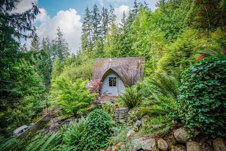 395 Oceanview Road Lions Bay, BC V0N 2E0