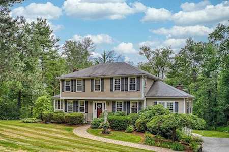 24 Old Stagecoach Rd Bedford, MA 01730